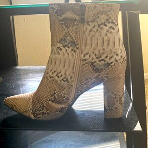 Fall is approaching! Get your heel booties from Me!
